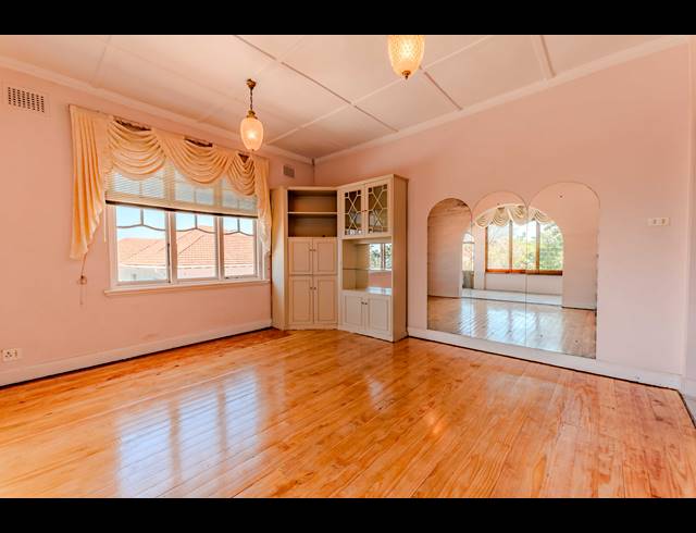 2 BEDROOM APARTMENT FOR SALE IN ESSENWOOD